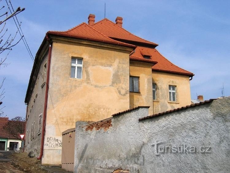 Partie arrière du château : Château de Březina