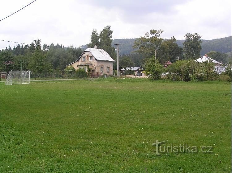 Zadní Ves: Sportcomplex in het dorp