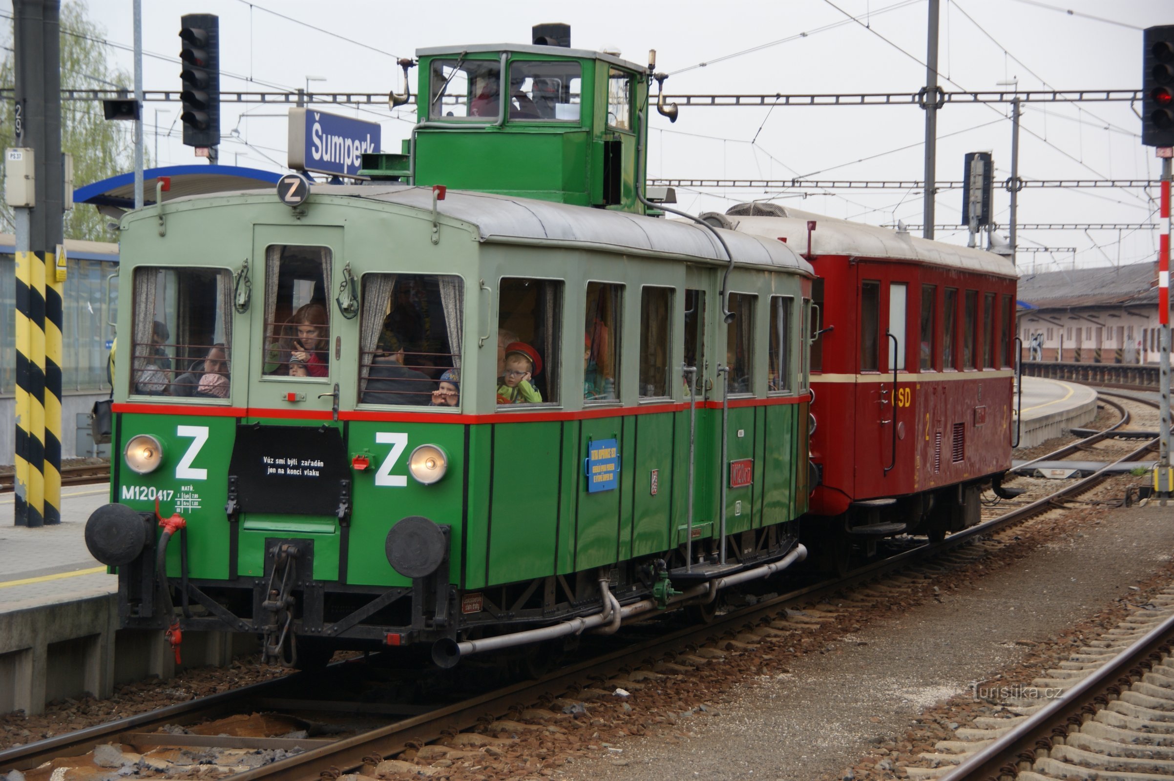 a nap kezdete a Šumper pályaudvaron