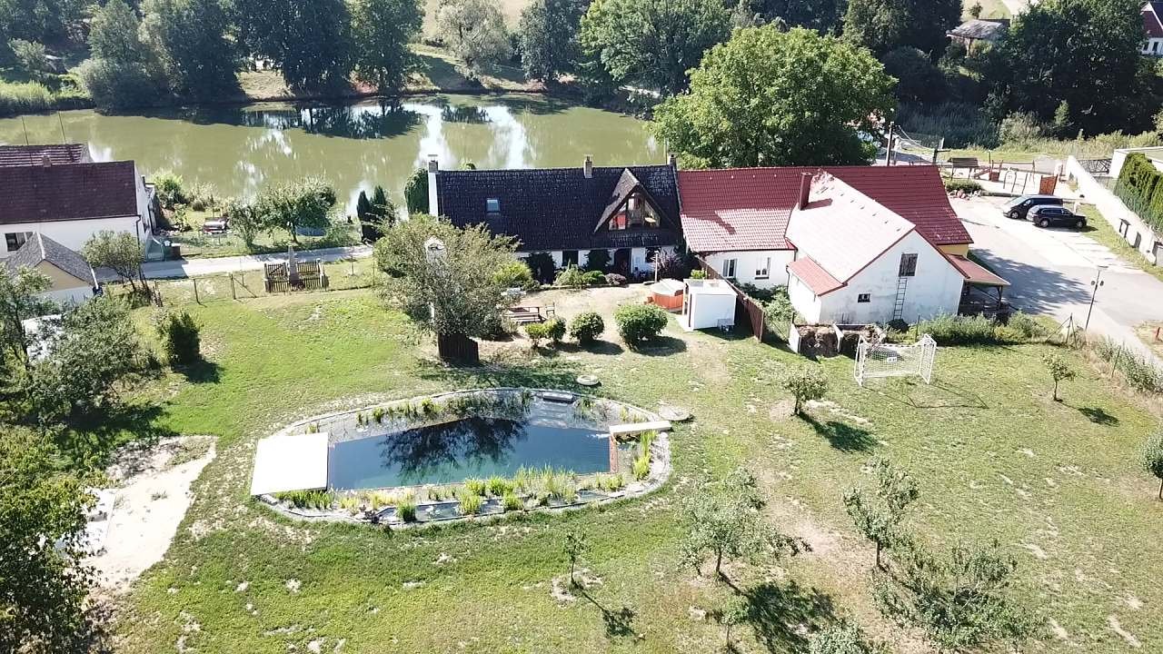 zahrada s chalupou