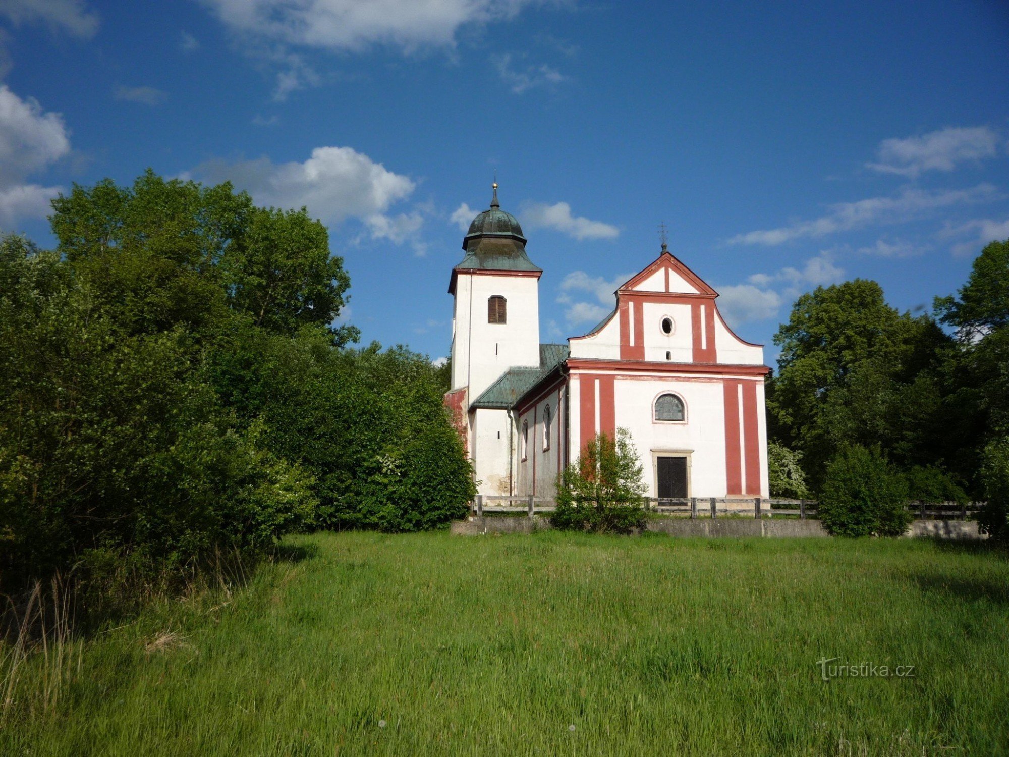 Záhrádka – eine überschwemmte Stadt und die Kirche St. Willkommen (PE)