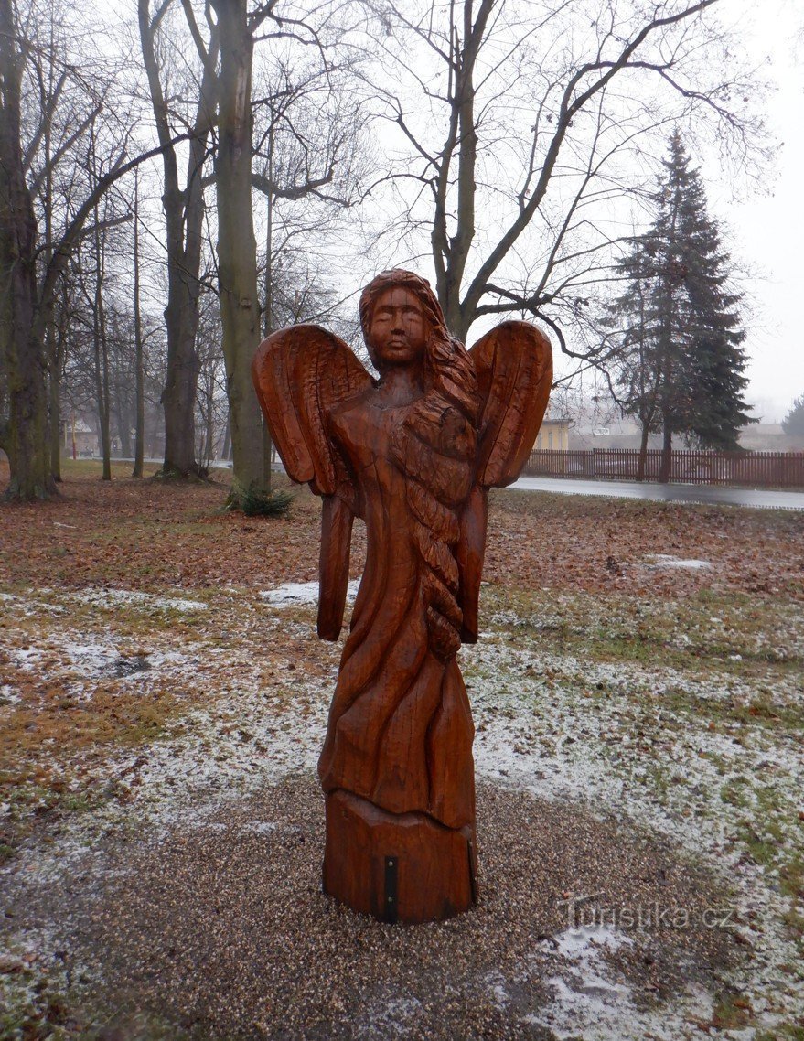 Jardines cerca de Česká Lípa: un castillo, estatuas y un camino al infierno