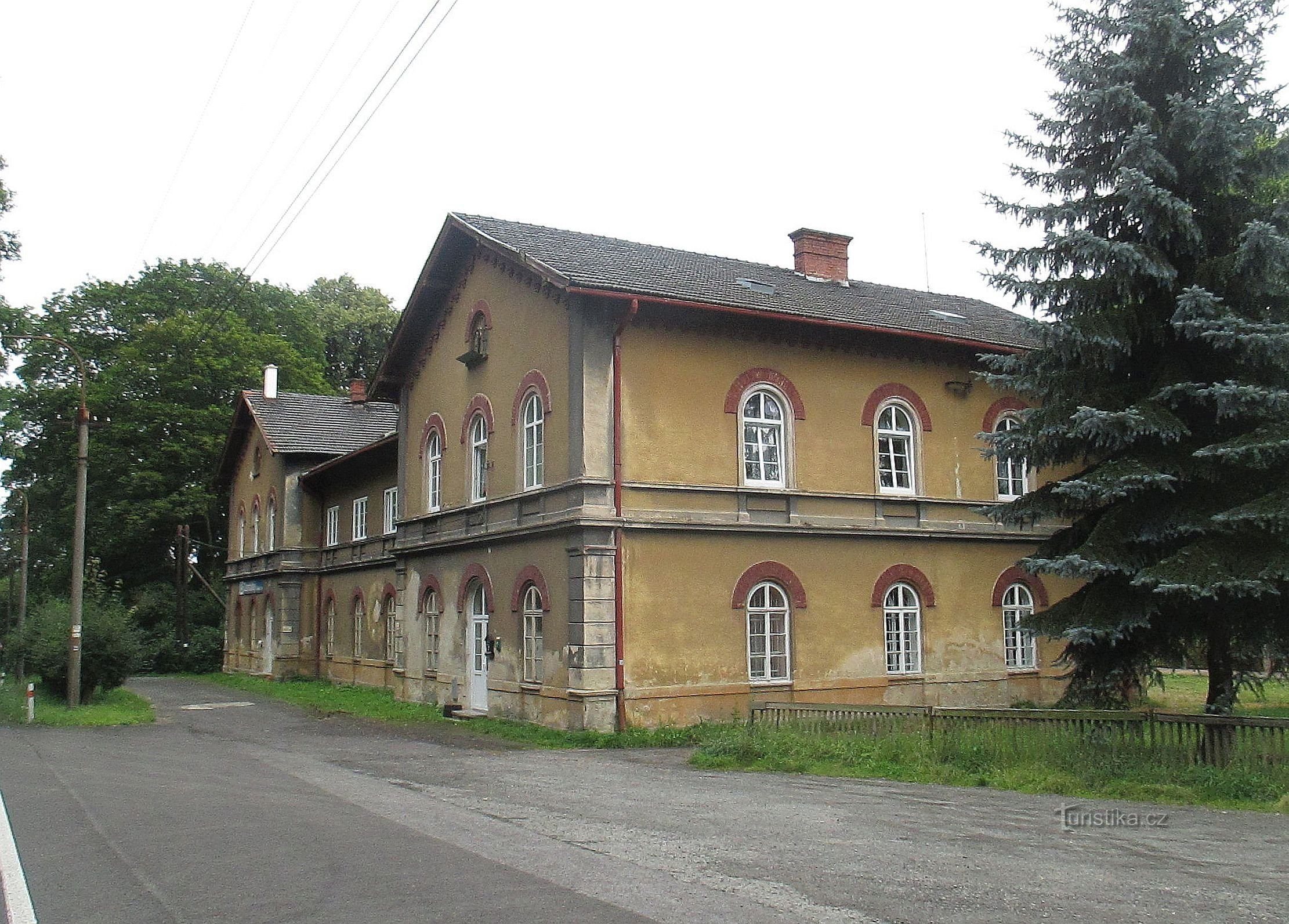 Jardins près de Česká Lípa - gare