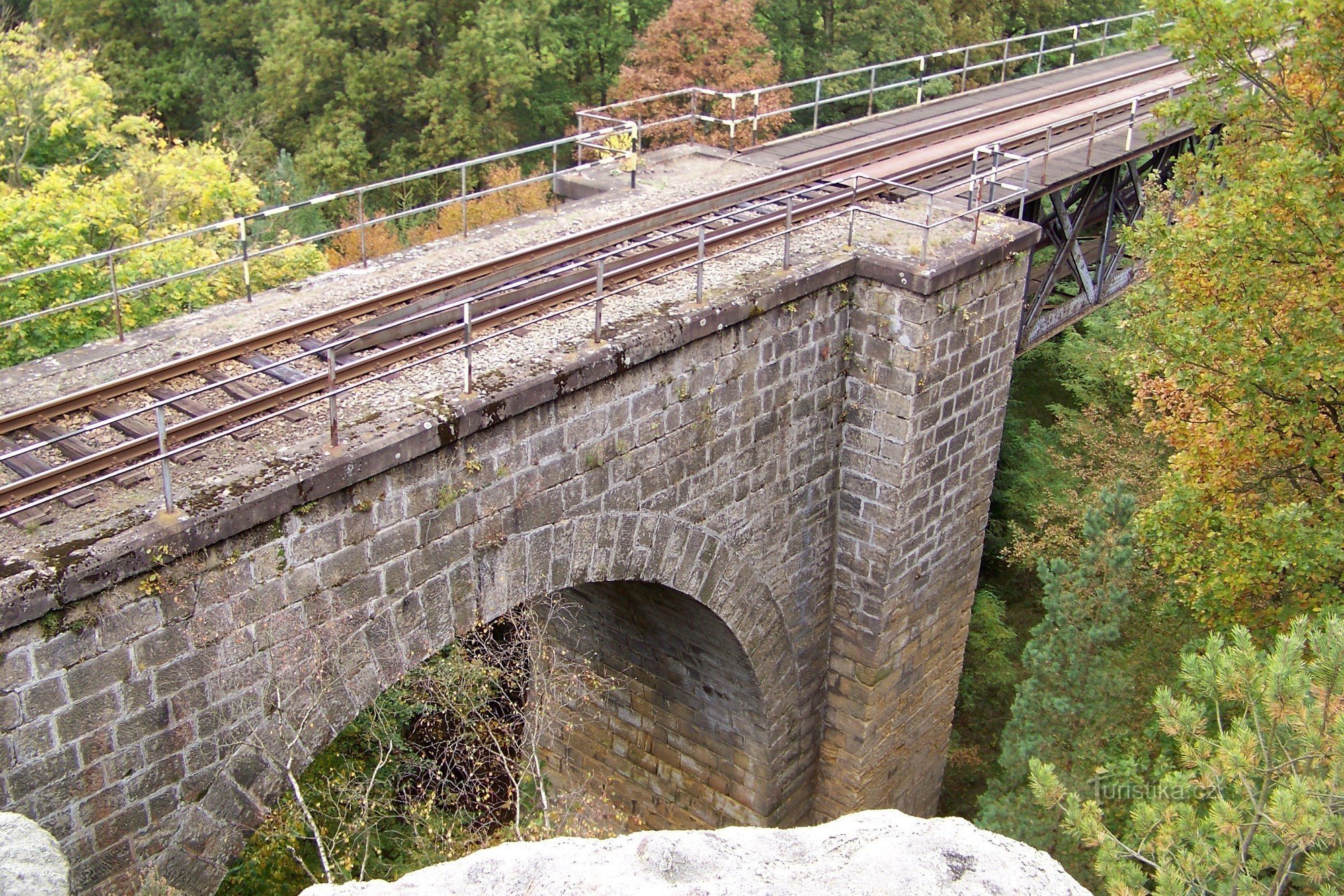 Gärten - Eisenbahnbrücke 2010