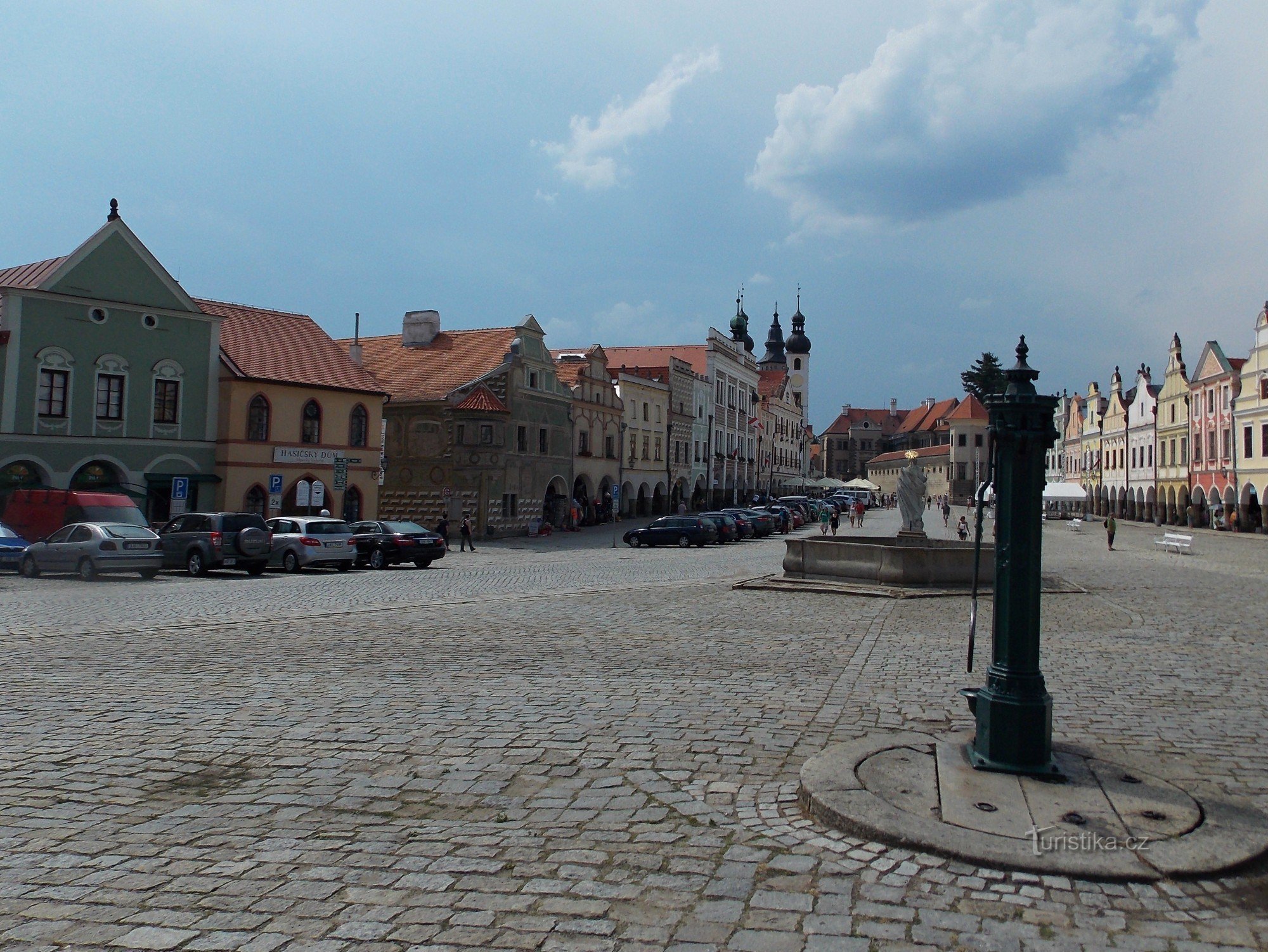 Zajímavost na telčském náměstí