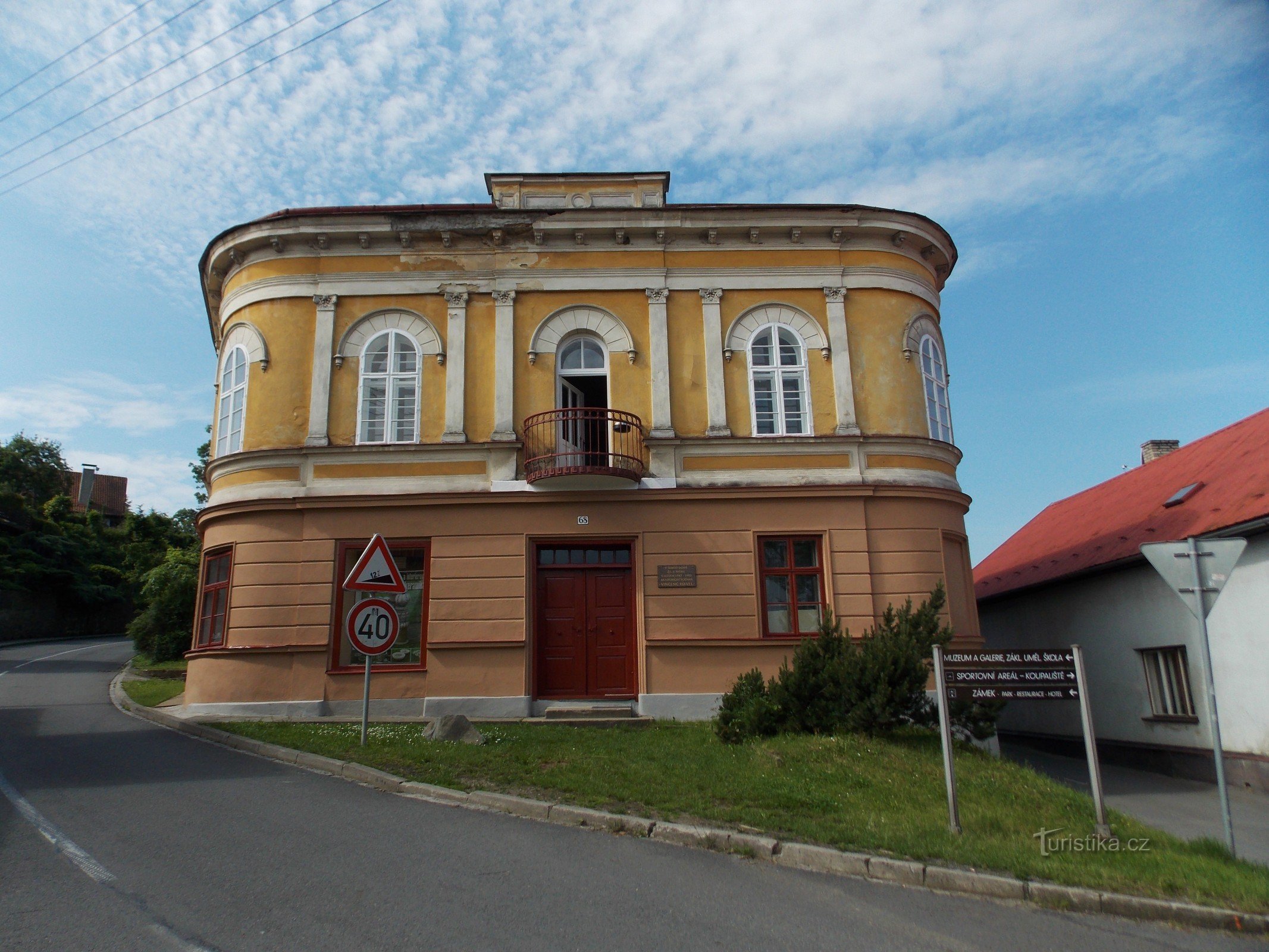 Mielenkiintoinen talo Hradec nad Moravicíssa