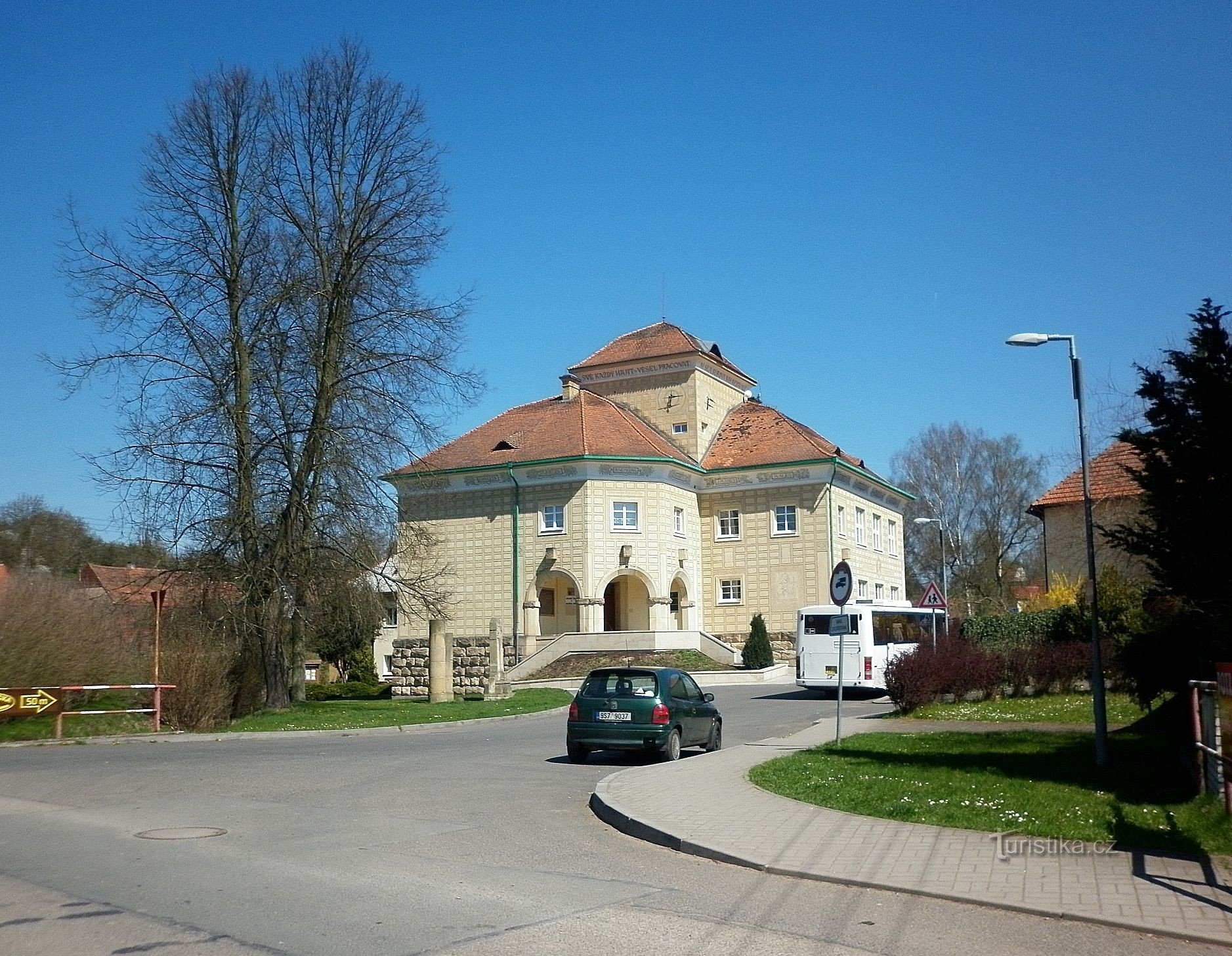 Grundskola och dagis i Krušovice