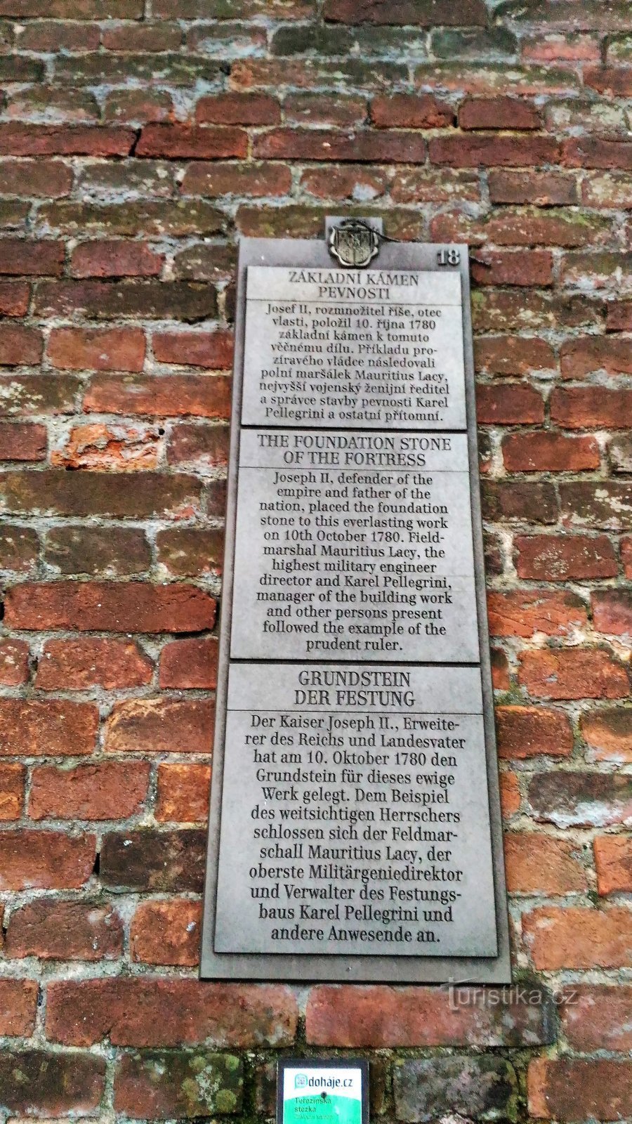 A pedra fundamental da fortaleza de Terezín.