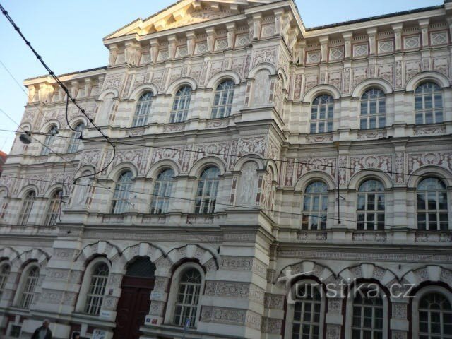 Escola primária na rua Vodičková em Praga