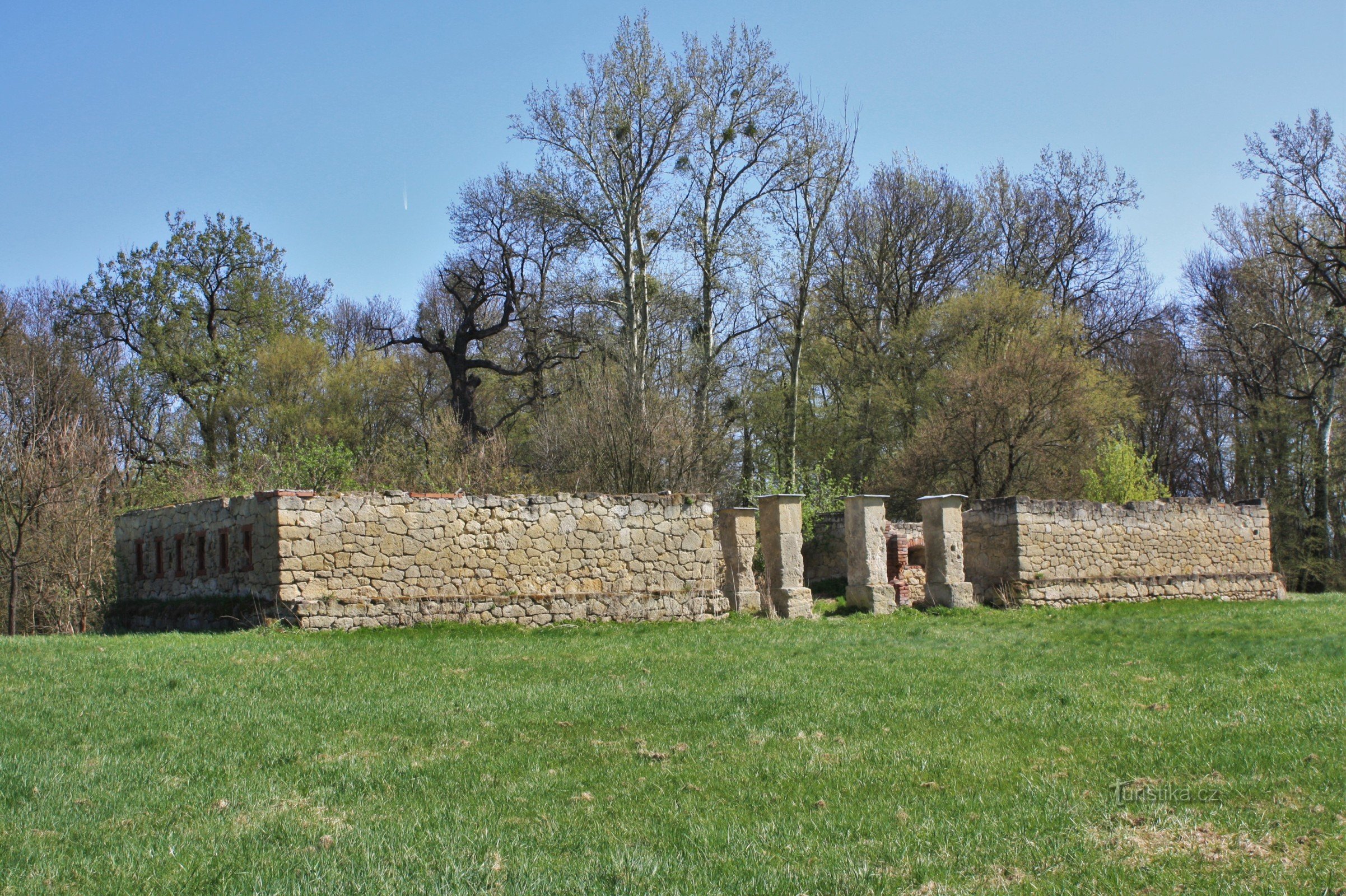 Los fundamentos del cobertizo de Hubert.