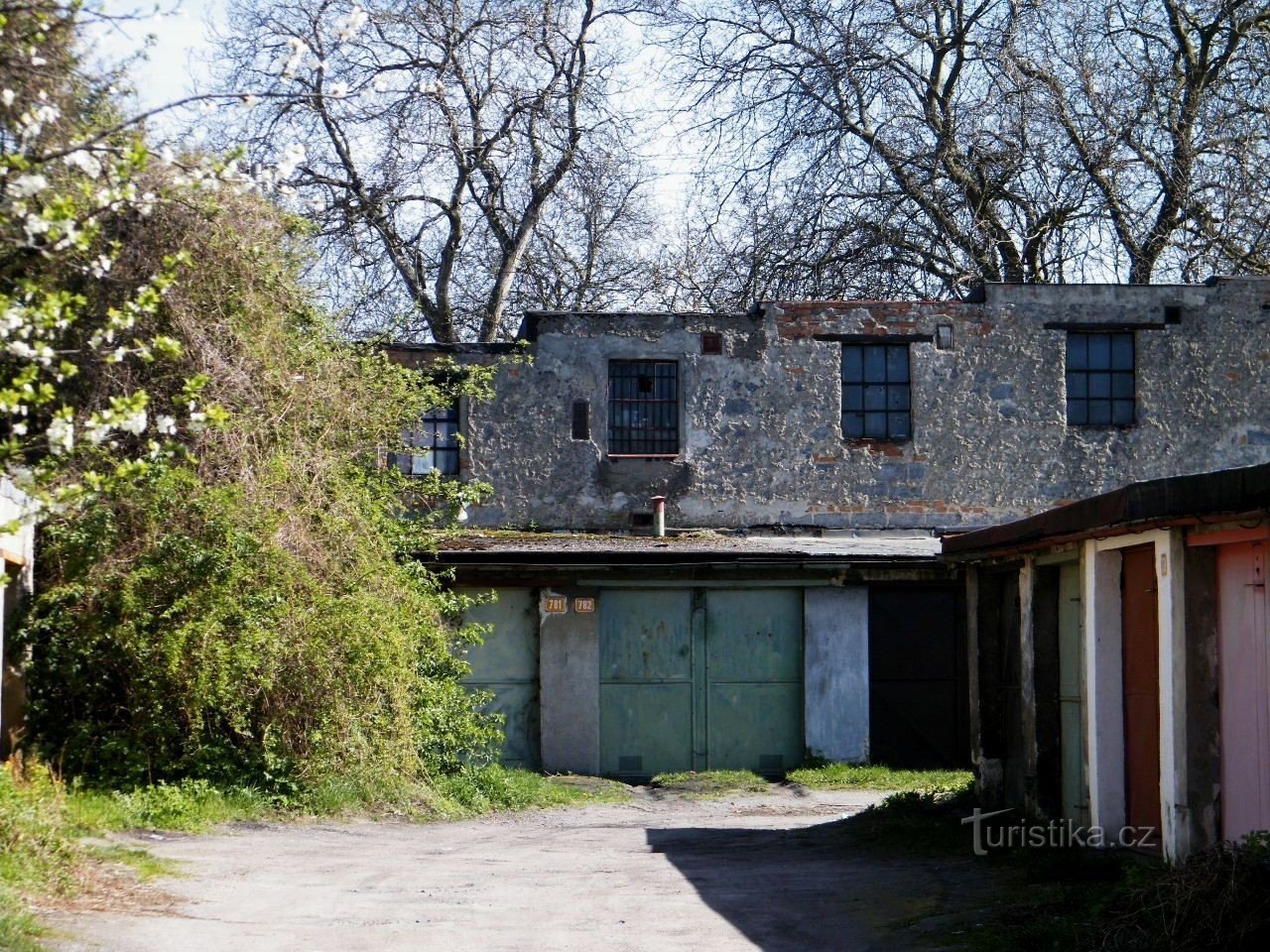 corner with garages