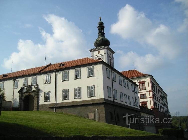 Einkäufe - Schloss im Sommer