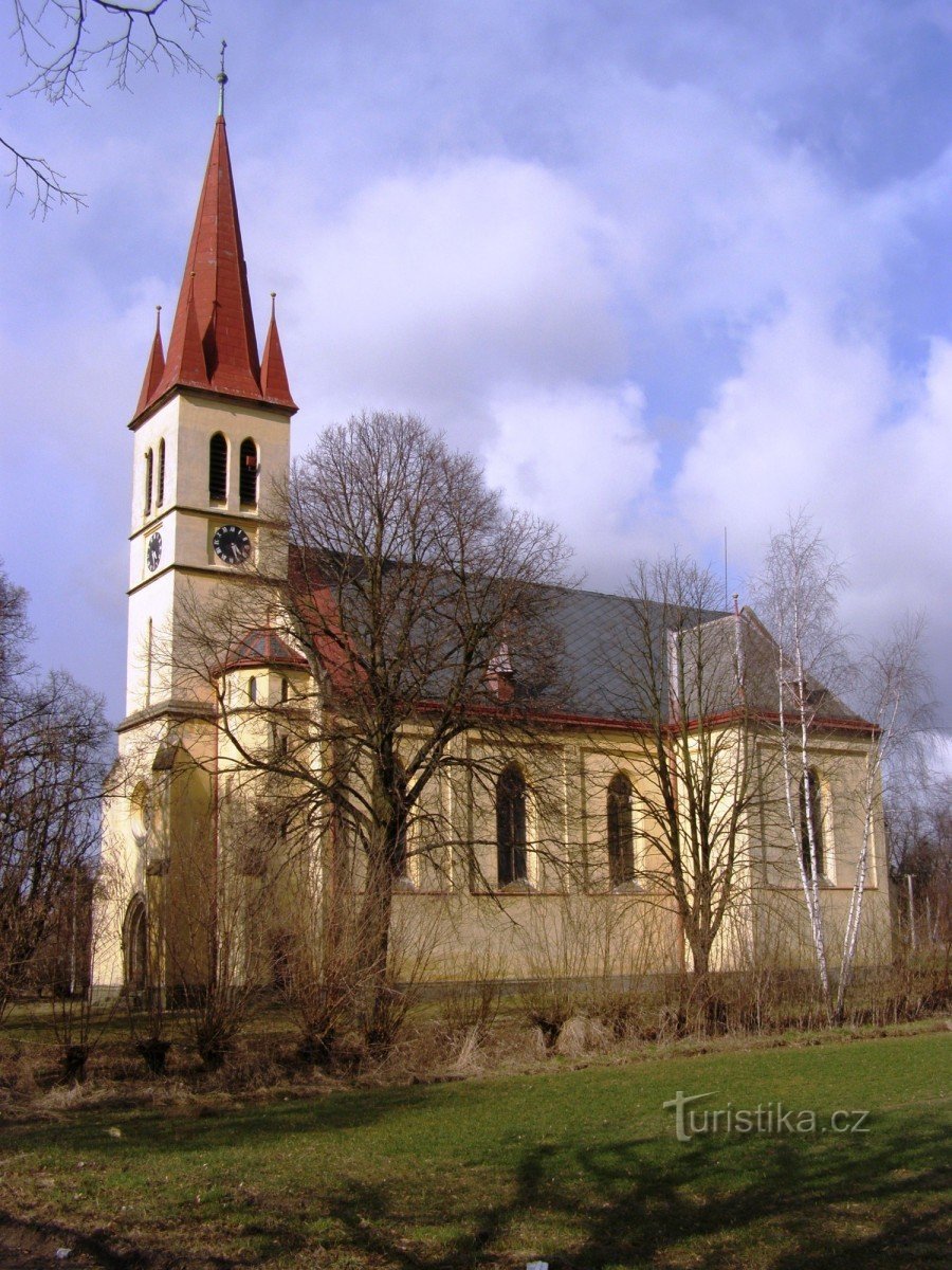 Zaloňov - iglesia de St. Pedro y Pablo