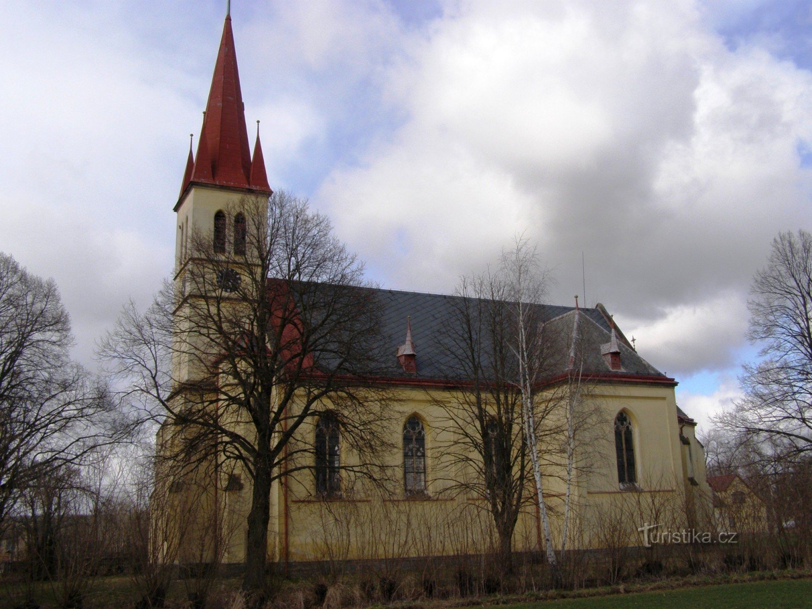 Zaloňov - iglesia de St. Pedro y Pablo