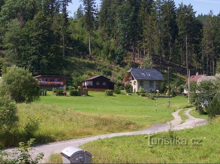 Zálužné: pohled od mostu