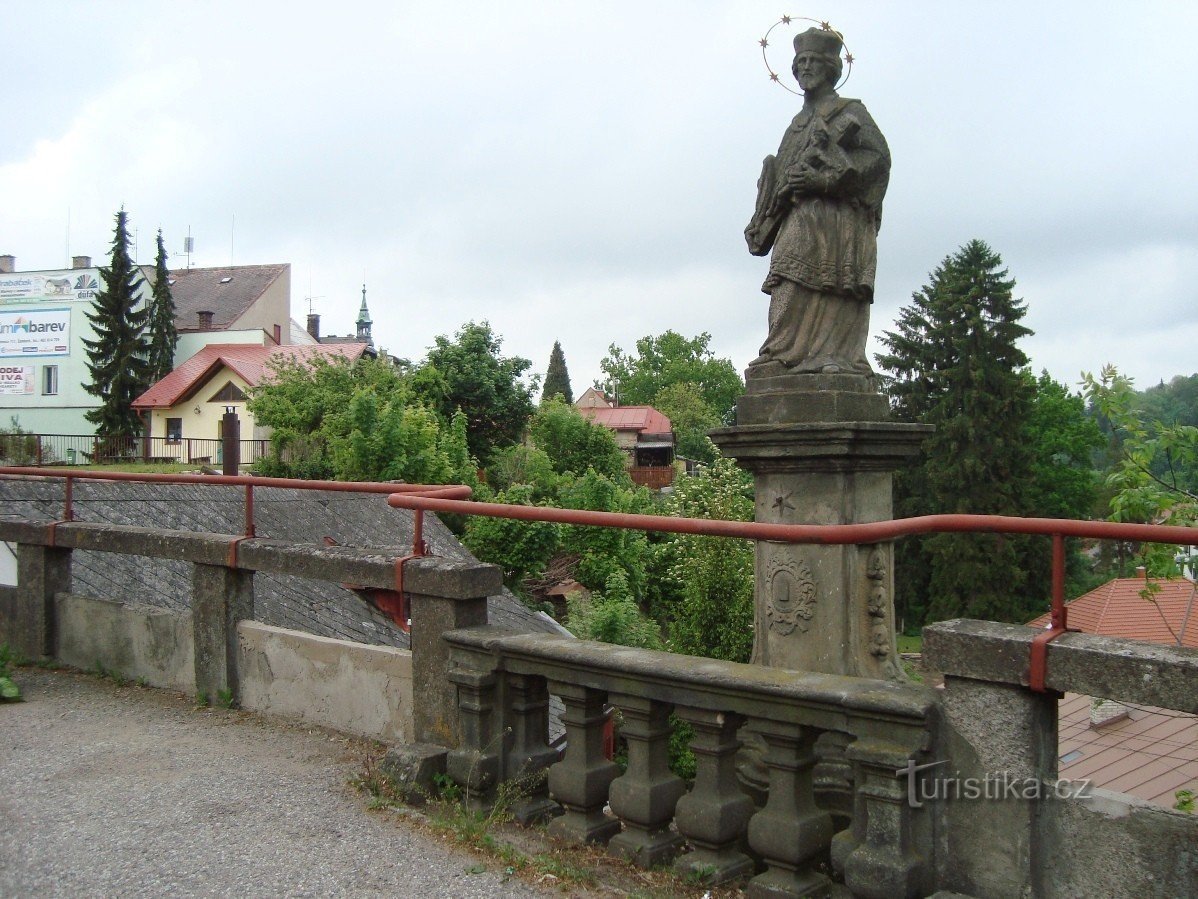 Žamberk - kip sv. Ivana Nepomuka u ulici Zámecká - Fotografija: Ulrych Mir.