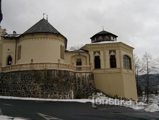 Doubí slott: Det första skriftliga omnämnandet av den lokala fästningen är från 1369, då Doub