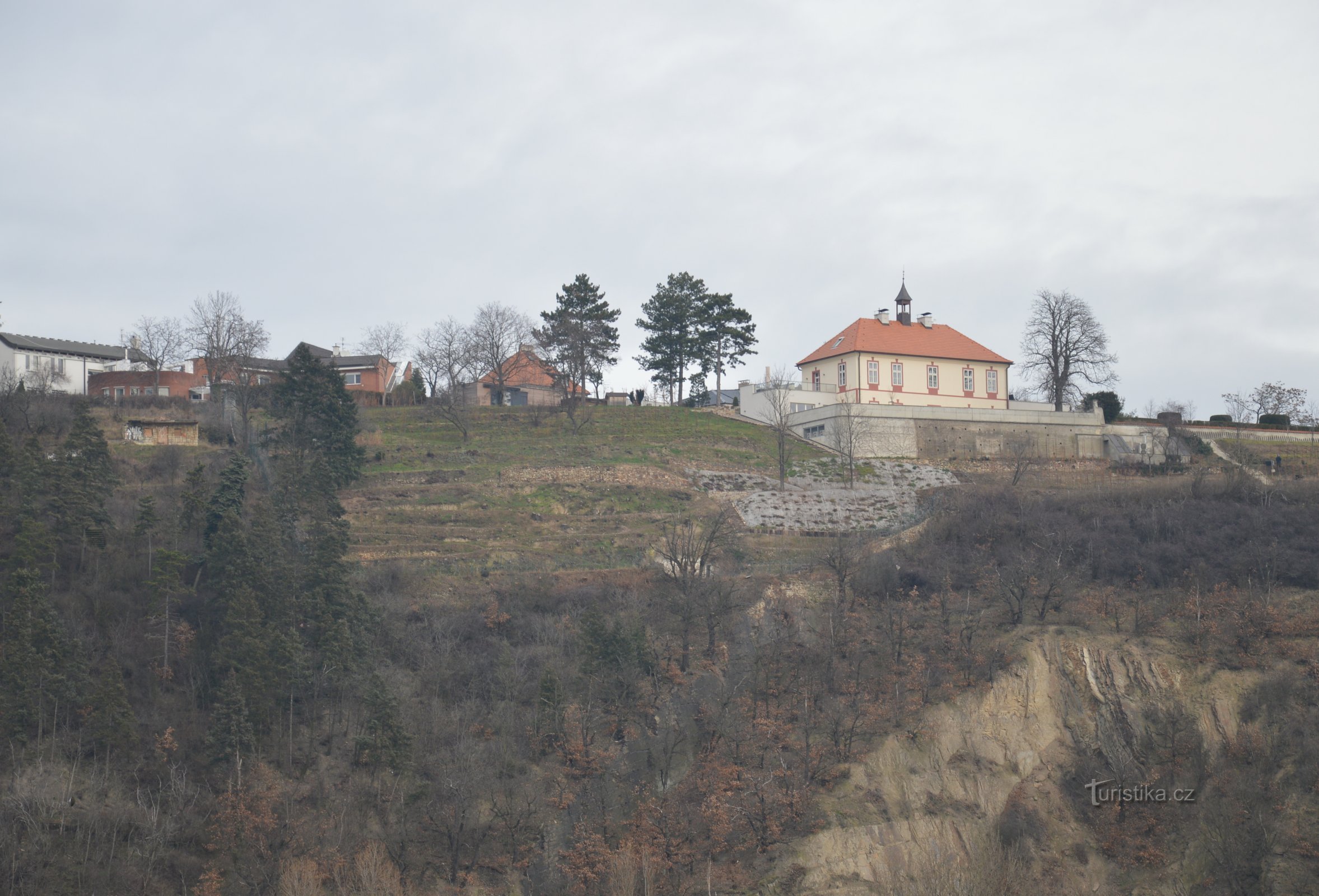 Jablůňka-kasteel met een tuin