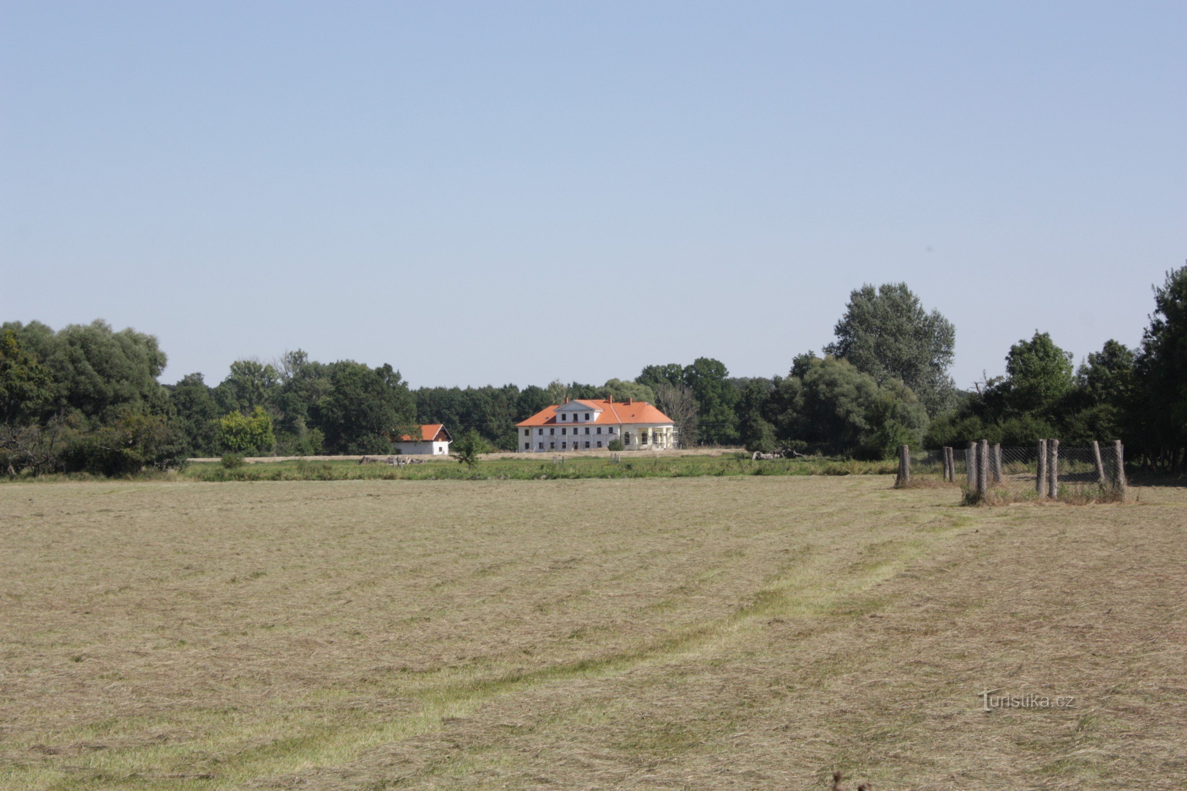 Het Lány-kasteel maakt deel uit van het Lednicko - Valtice-complex