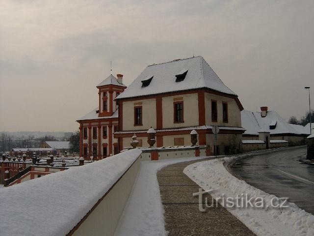 Castelo visto da estrada: Castelo Troja - Praga