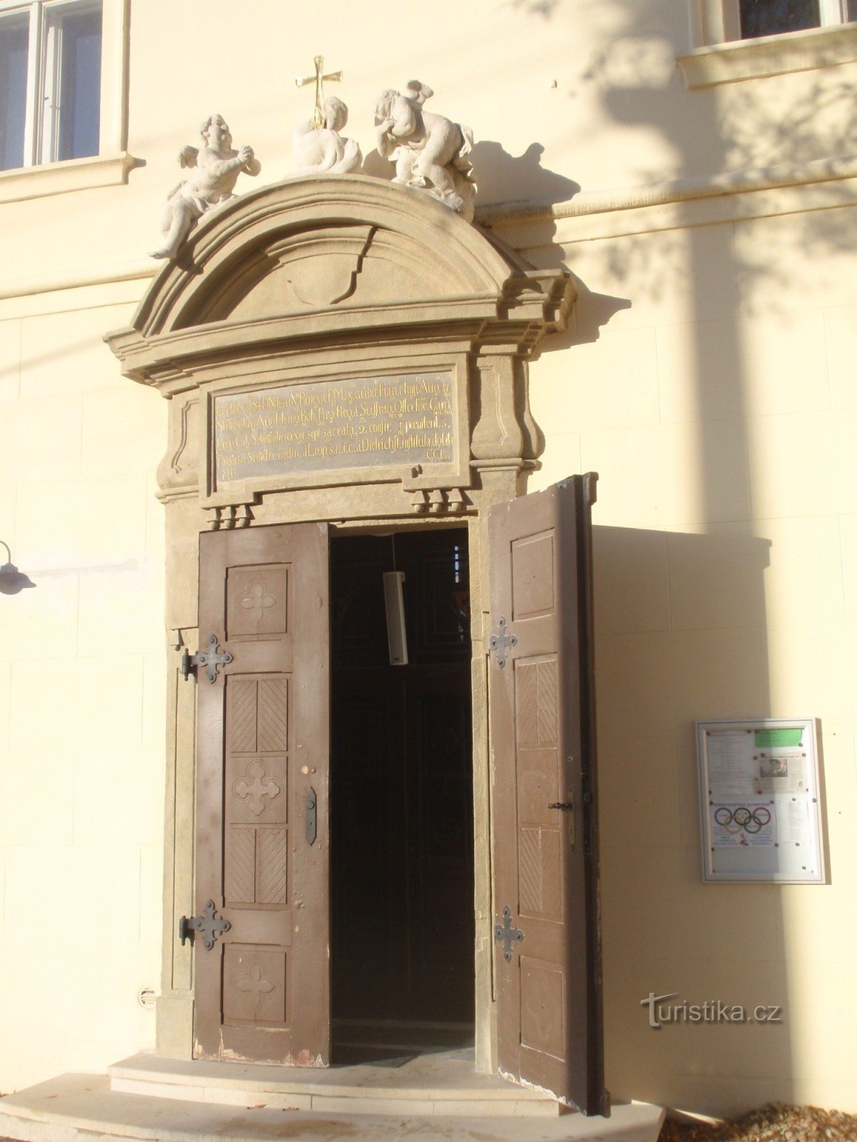 Elevación de la capilla del castillo de St. Cruces en Sokolnice