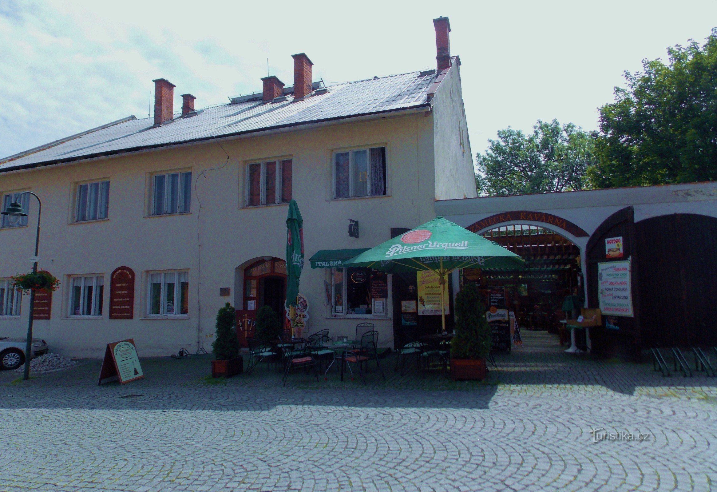 Kasteelcafé onder het kasteelterrein in Hradec nad Moravicí