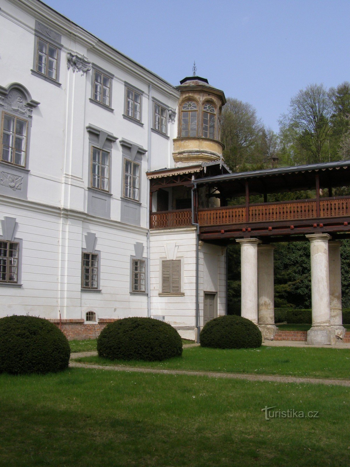 Colonnade du château