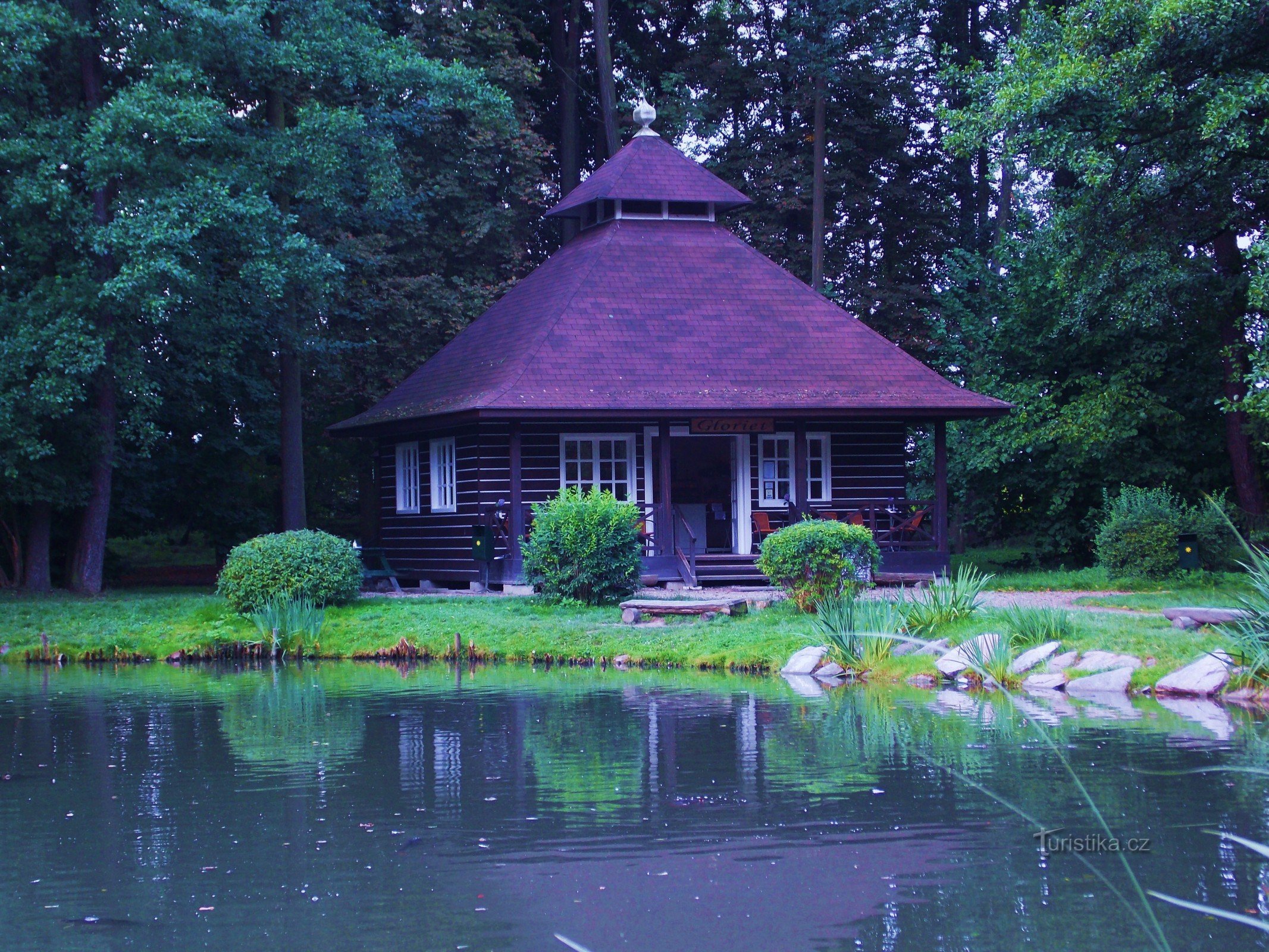 Jardín del castillo de Častolovice - Cenador Gloriet