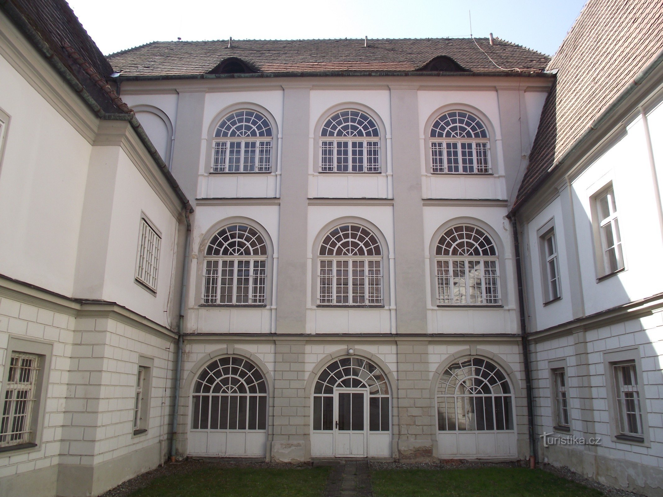 castle courtyard