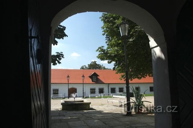 Castle courtyard (c) TIC Moravské Budějovice