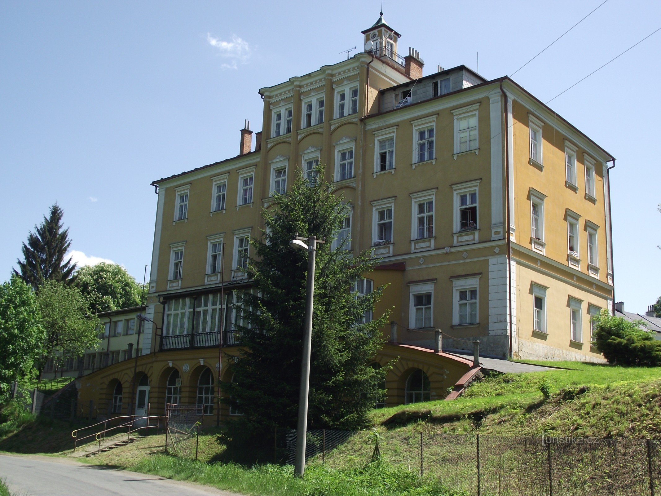 façade du château