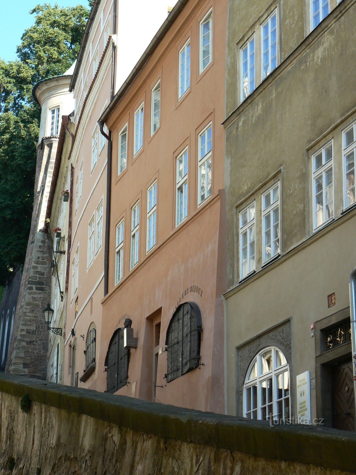 Schlosstreppe 6