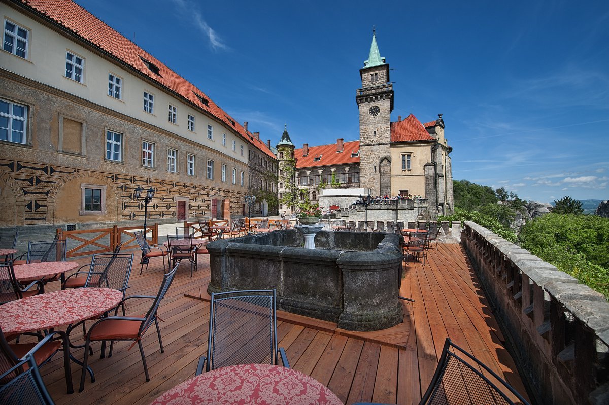 Grajski hotel Hrubá Skála