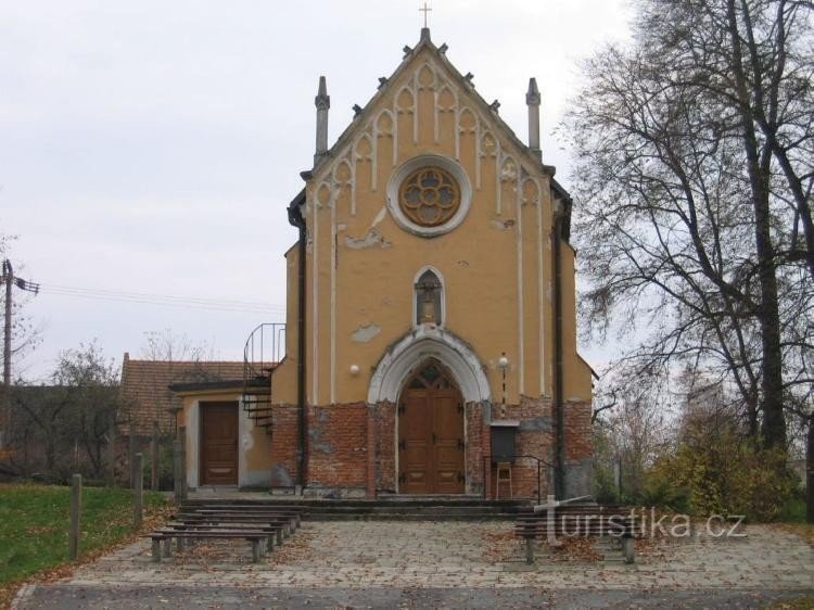Kasteelkerk: Pseudo-gotische kapel in het kasteelpark