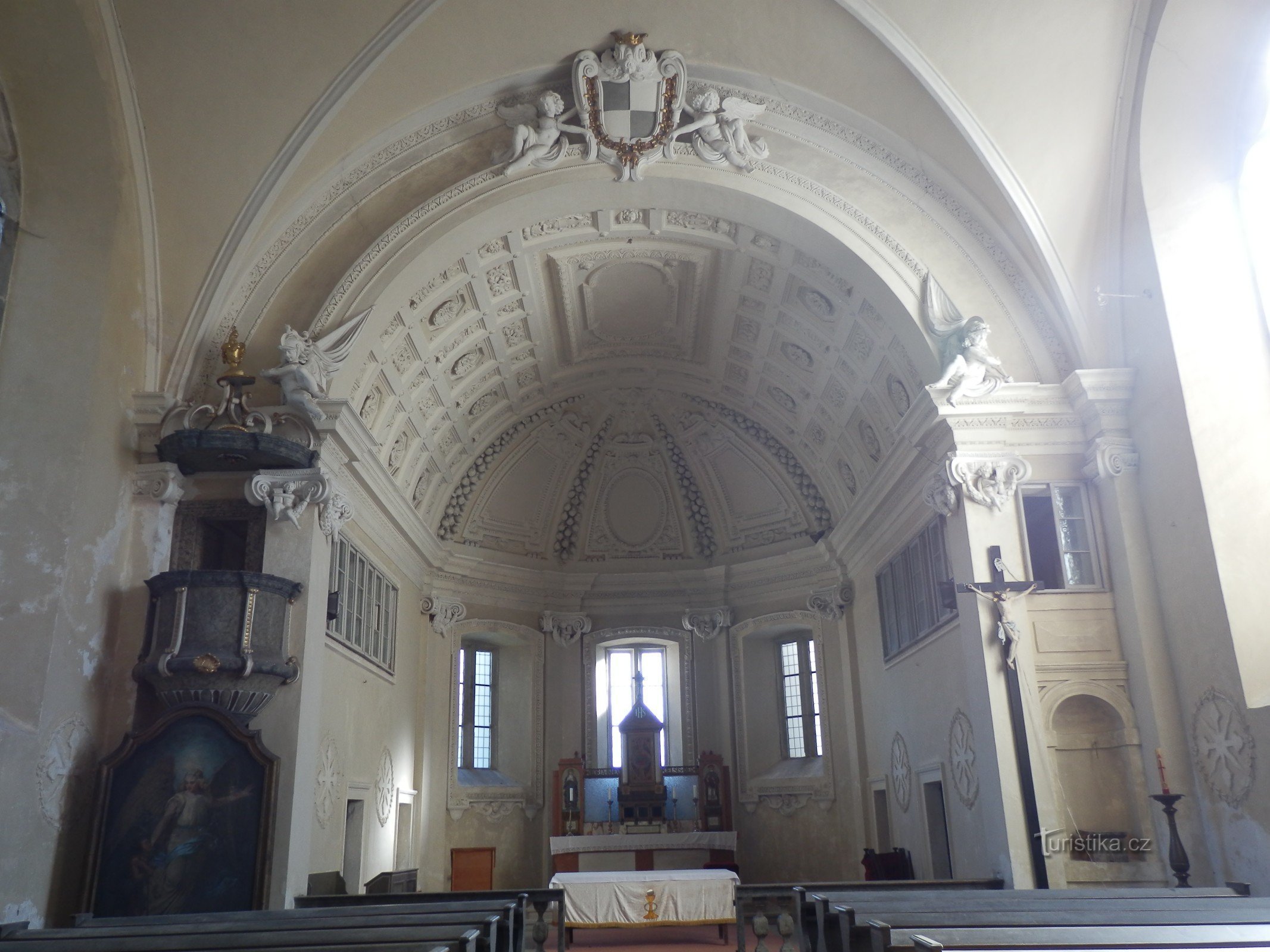 Grajska cerkev sv. Karla Bor. in b. Julijci