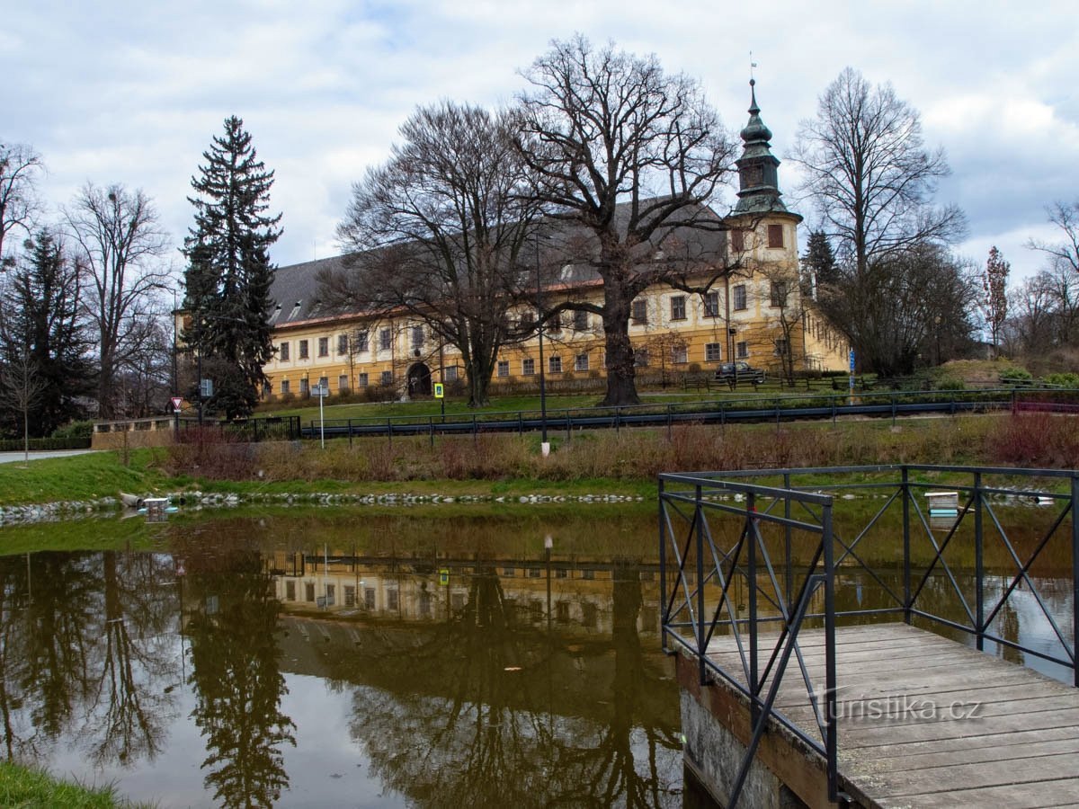 Zámecký hoặc Dolní Kovářský rybník