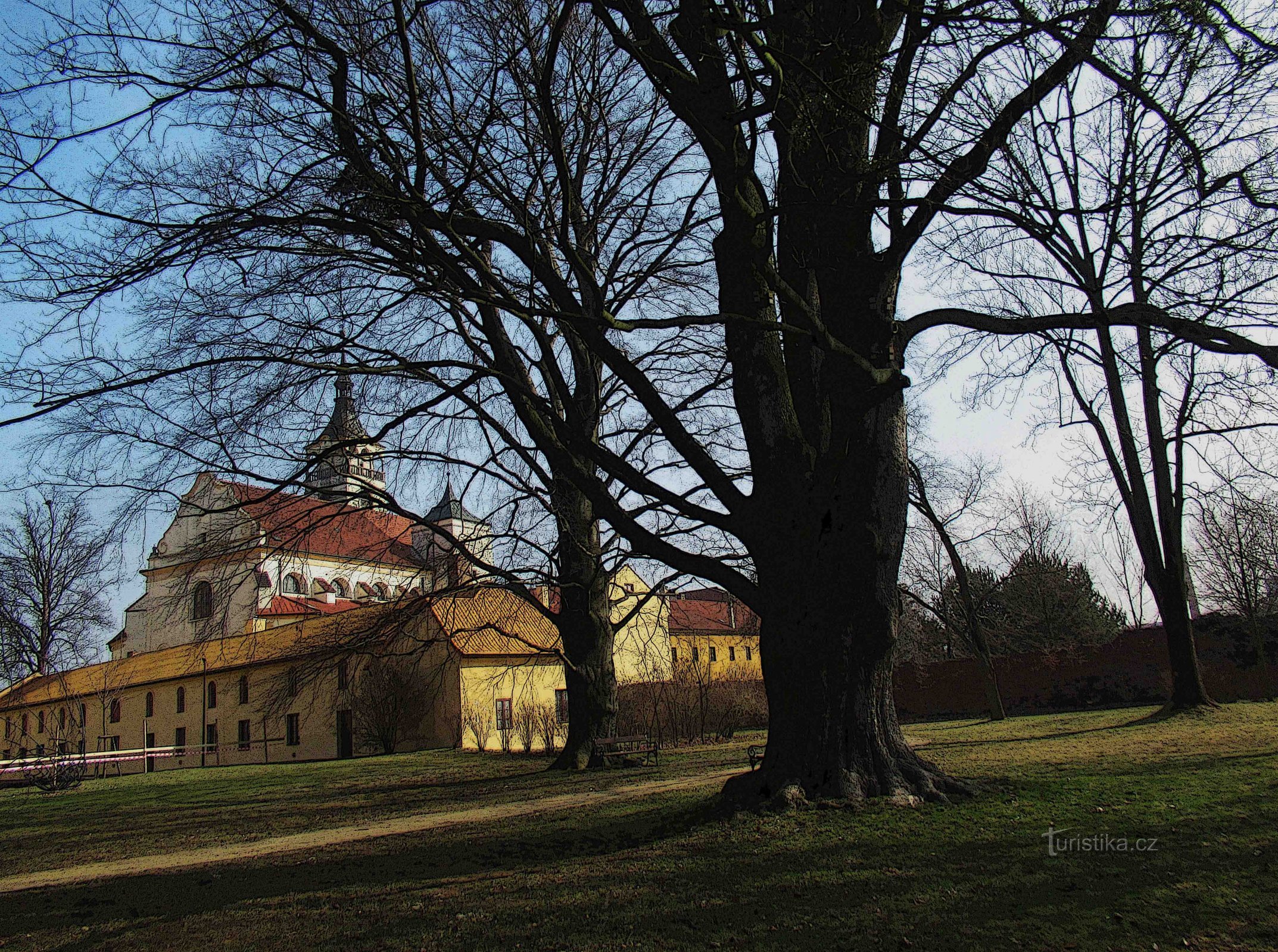 parque del castillo con un castillo