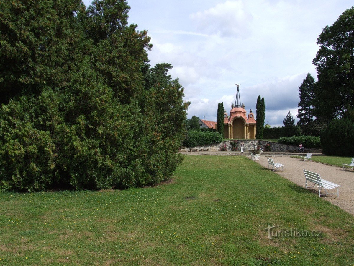 Parco del castello vicino al castello di Ploskovice