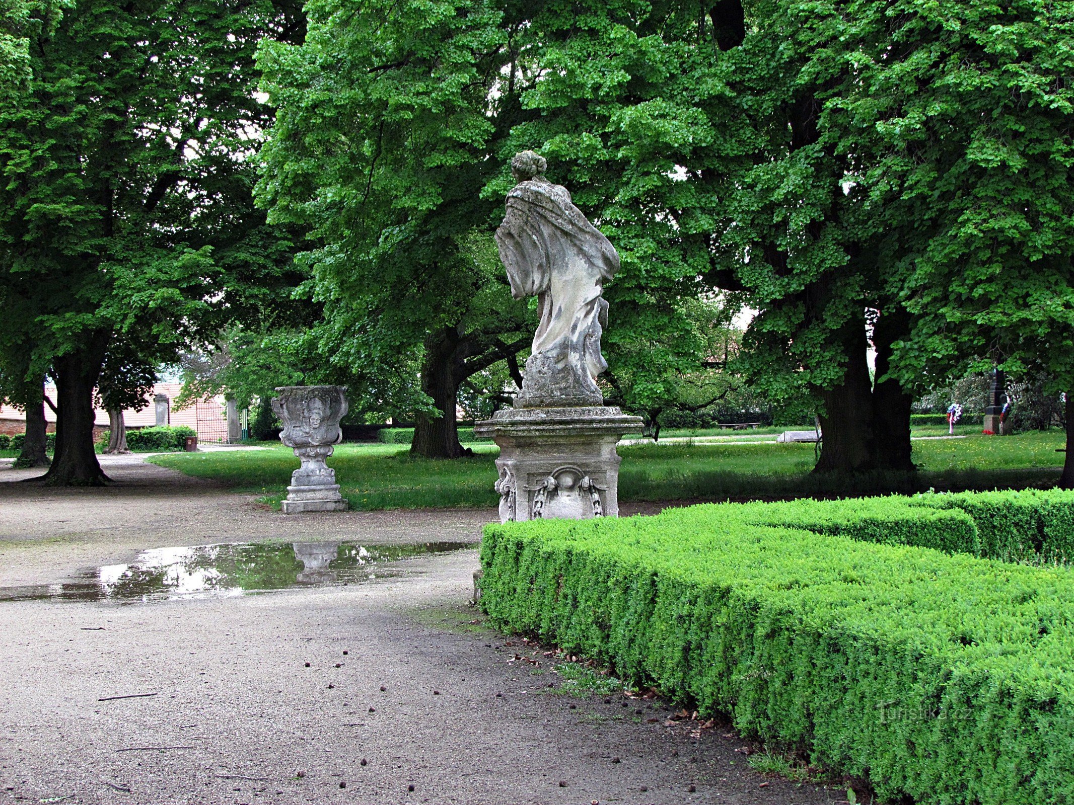 Parc du château de Slavkov près de Brno