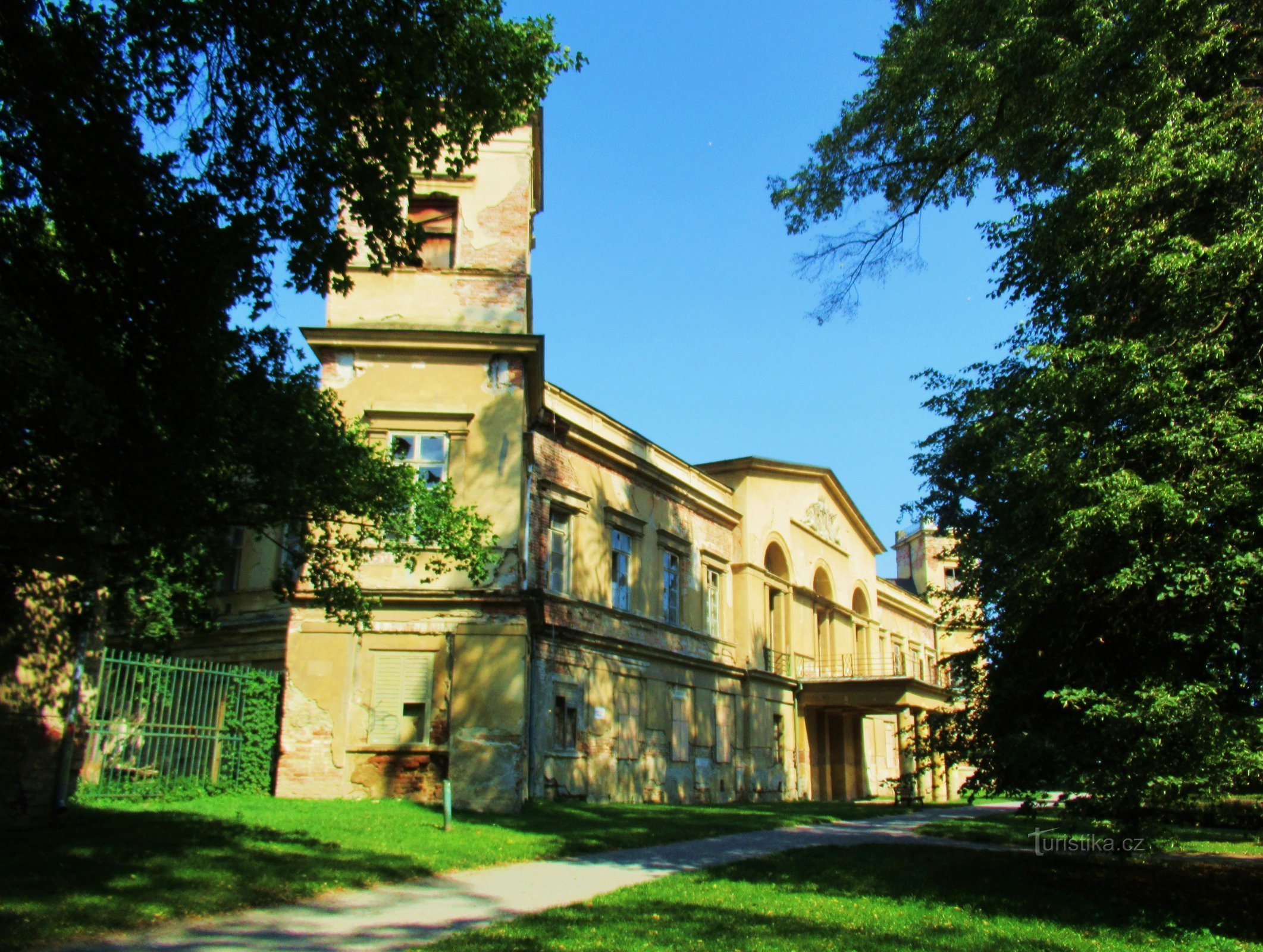 O parque do castelo em Veselí nad Moravou