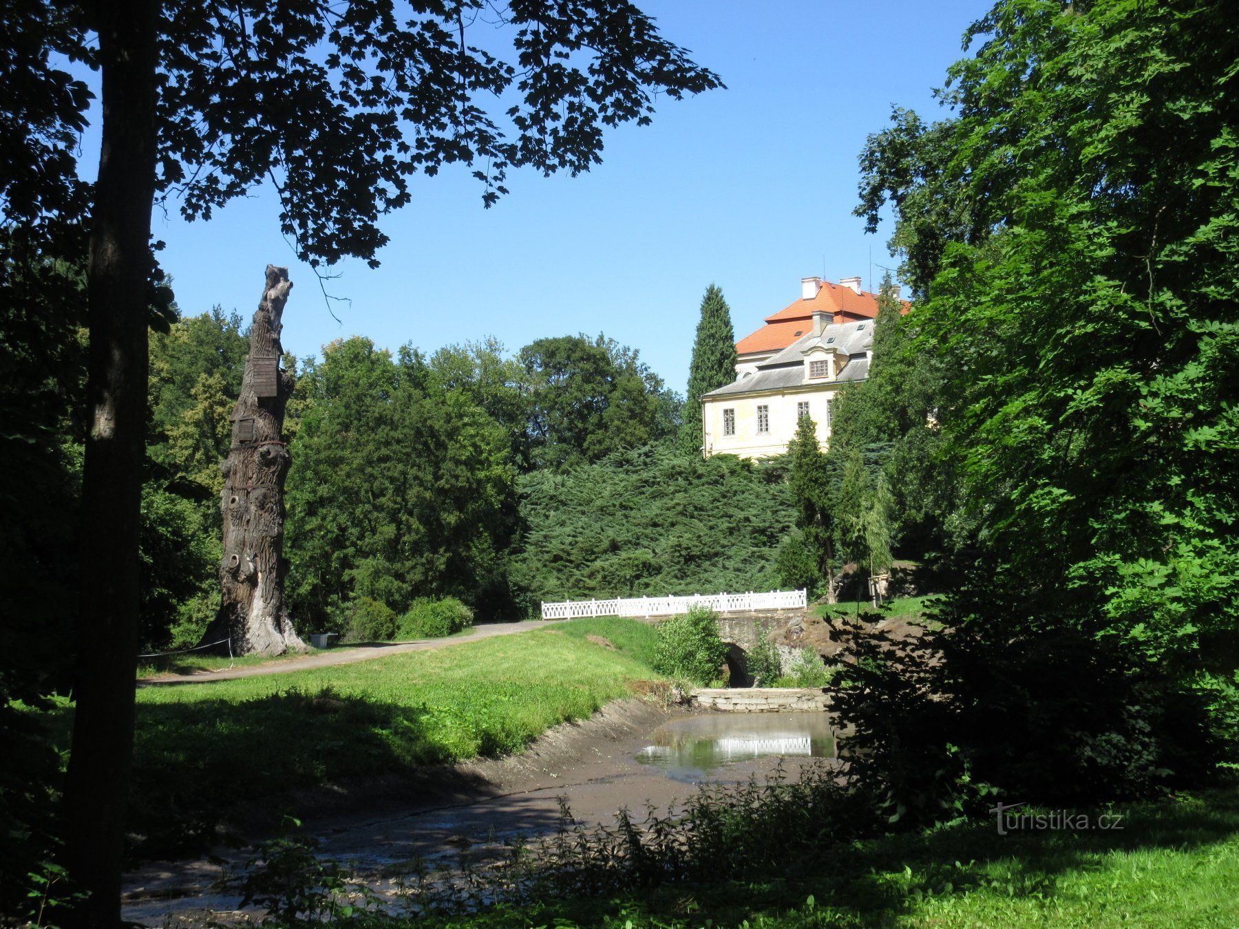 Schloss und Goethes Eiche