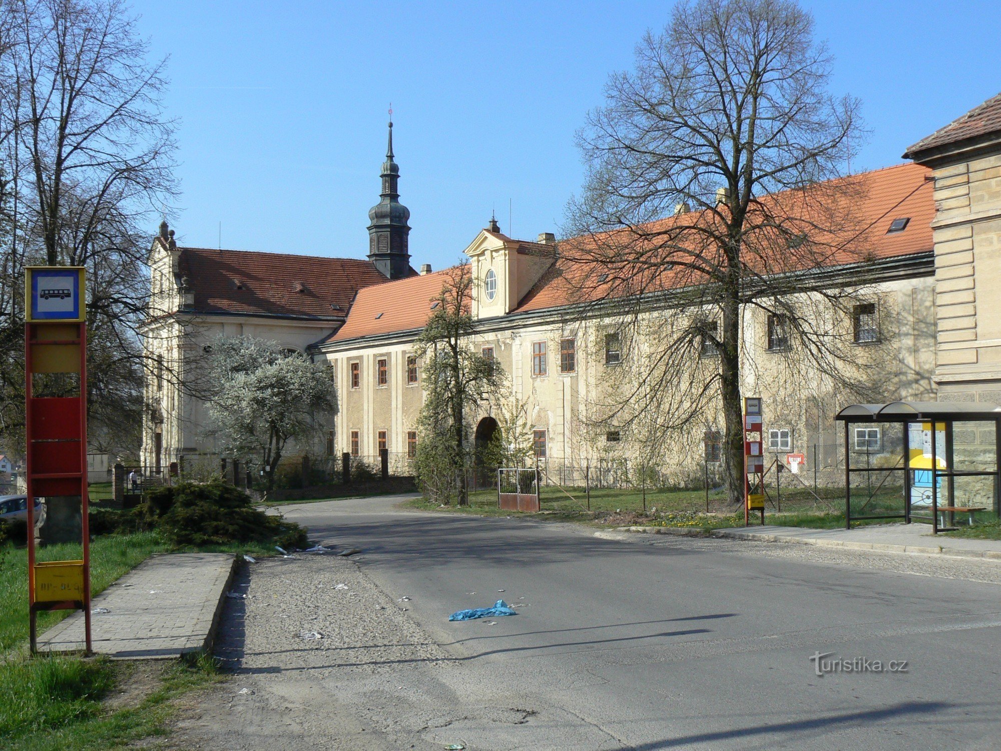 Grad in cerkev Tuchoměřice