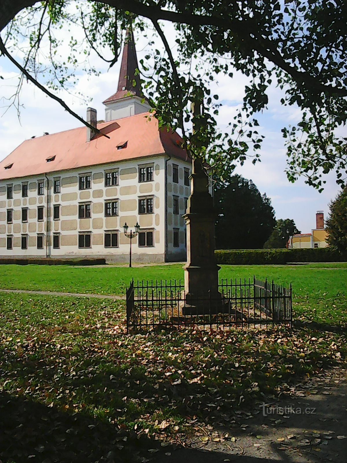 Ključavnica in križ