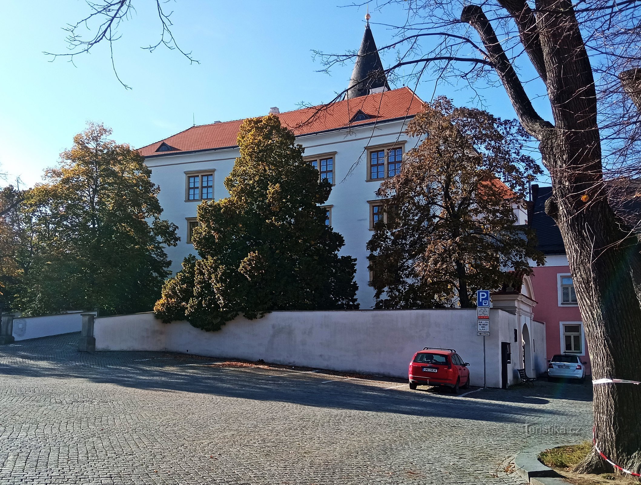 el castillo y el Museo JA Comenius