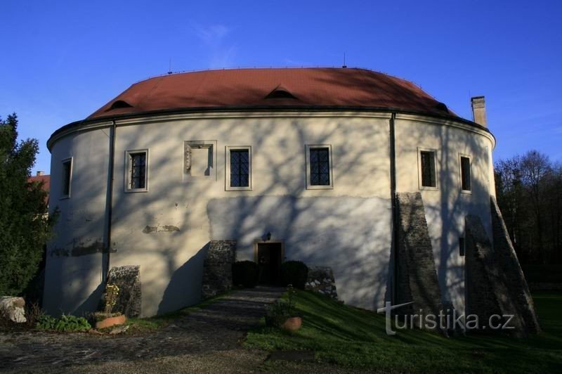 Castelul (și muzeul) din Roztoky lângă Praga