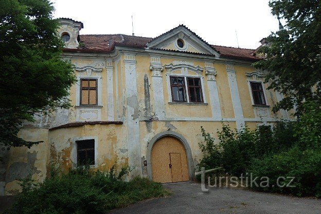 Kasteel en ruïnes van kasteel Střela