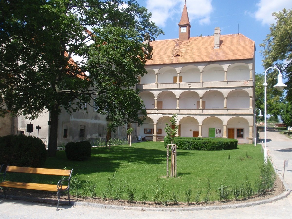 Zámek Bohutice