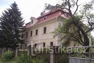 Schloss Bukovec - Blick vom Eingangstor des Schlosskomplexes.