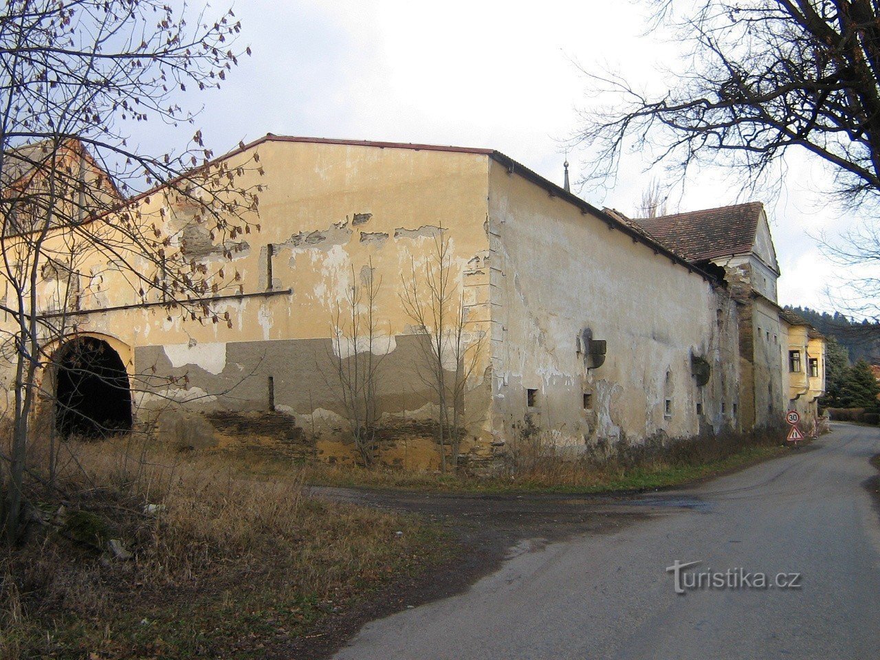 Château - une vue générale de l'état lamentable