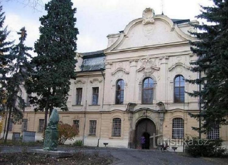 Château : Vue de face du corps de logis